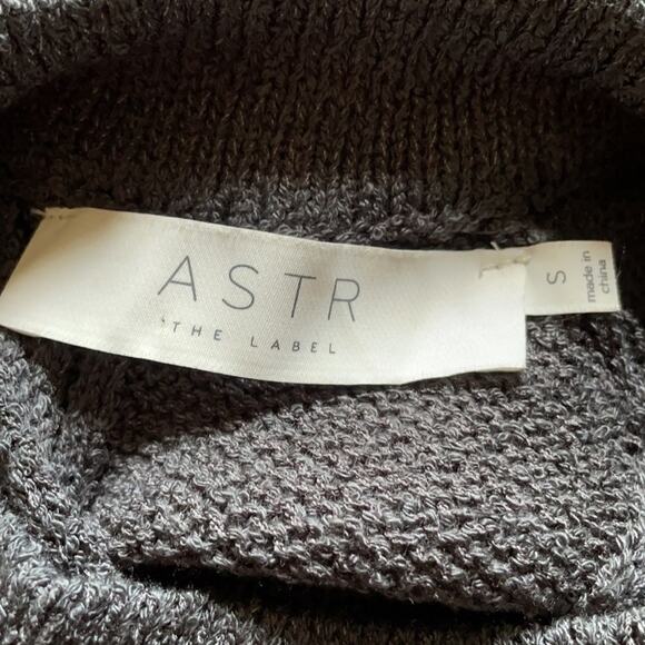 Astr The Label Sleeveless Tunic Sweater Choker Cutout Neck Gray Size Small - Picture 7 of 10
